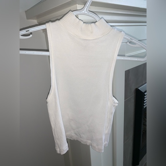 Mock neck ribbed layering tank - Picture 3 of 6